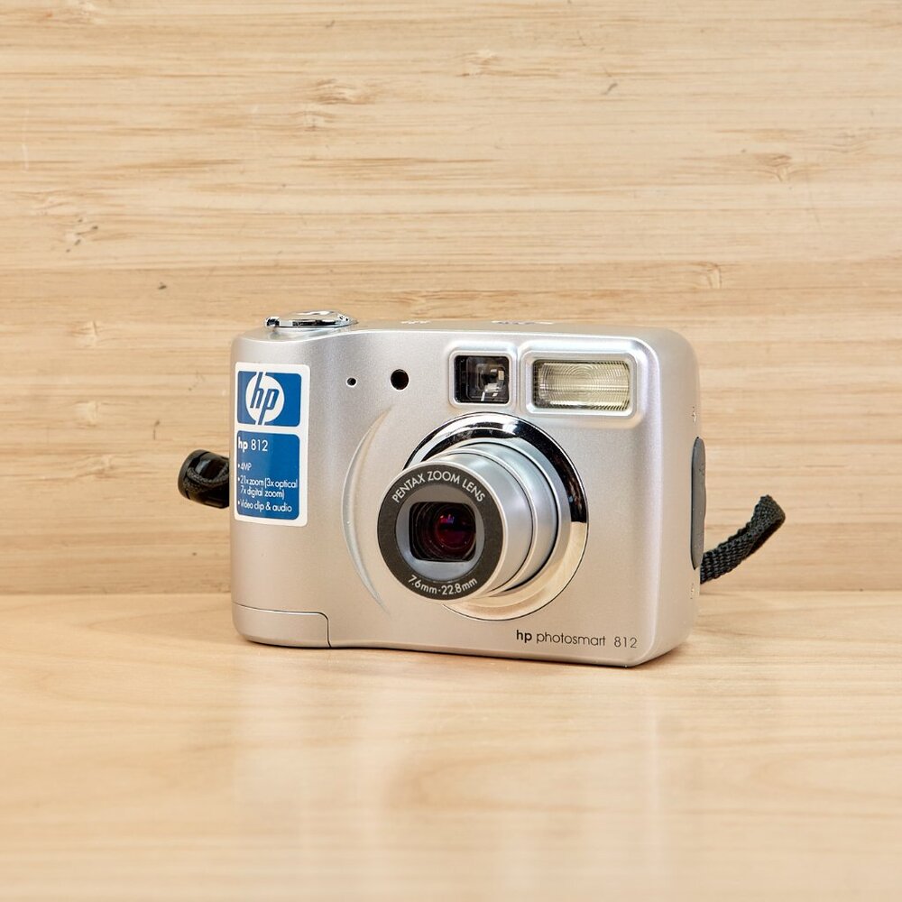 HP Photosmart 812 4MP Digital Camera / Compact Point & Shoot / Tested Working